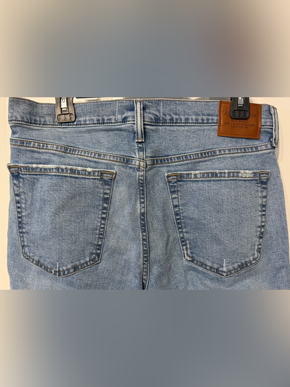 NWOT - Abercrombie & Fitch Skinny Distressed Jeans in Light Blue Wash - Picture 4 of 6